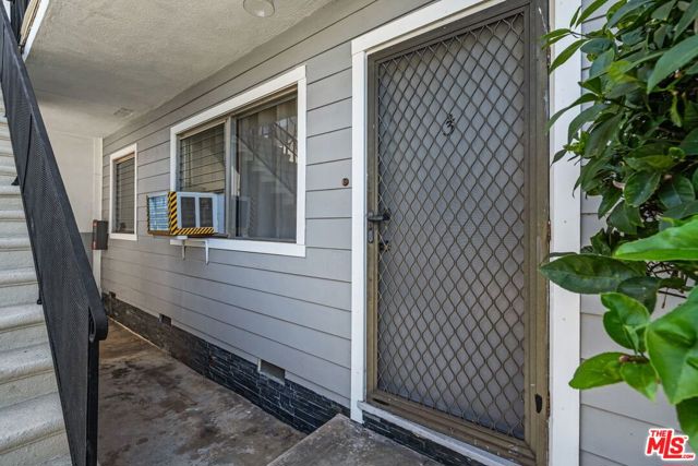 1657 Colby Avenue, Los Angeles CA: https://media.crmls.org/mediaz/3a1ef45f-dcec-44b5-b369-d10ce8b5f362.jpg