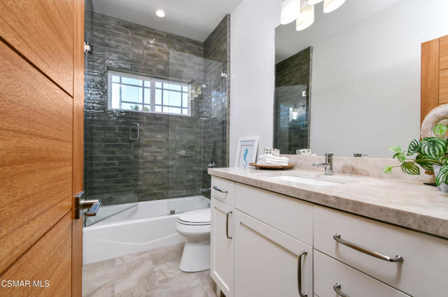 29677 Mulholland Highway, Agoura Hills CA: https://media.crmls.org/mediaz/3a1f09cc-84a0-4b22-ba59-f61c5567ad23.jpg