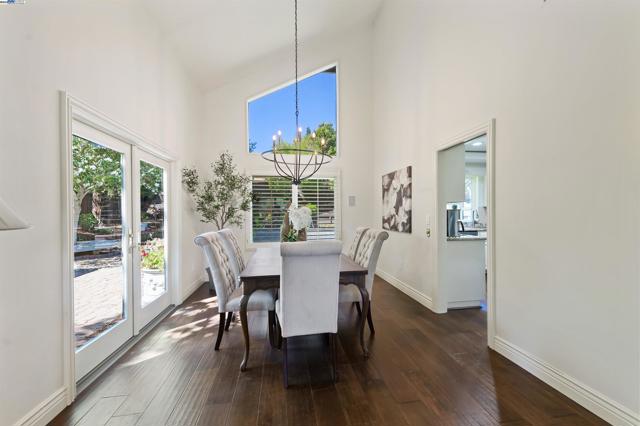 3338 Marsh Hawk Court, Pleasanton CA: https://media.crmls.org/mediaz/3a1f44a7-f363-4412-b038-c8292ee5d68b.jpg