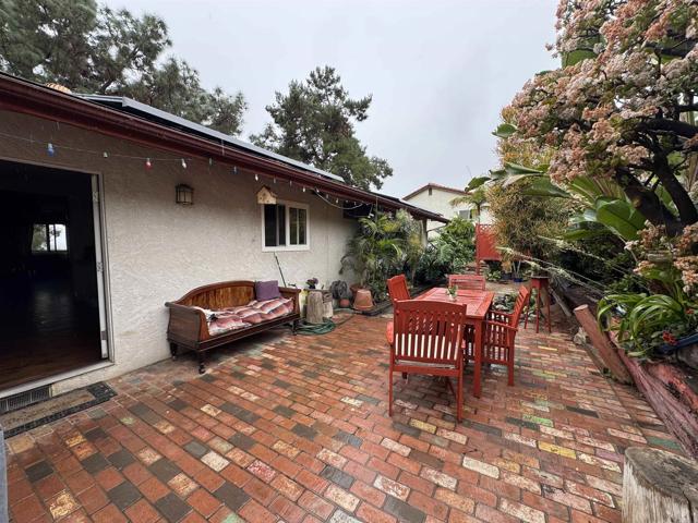 Detail Gallery Image 7 of 57 For 2430 Sunflower Ter, Vista,  CA 92083 - 3 Beds | 2 Baths