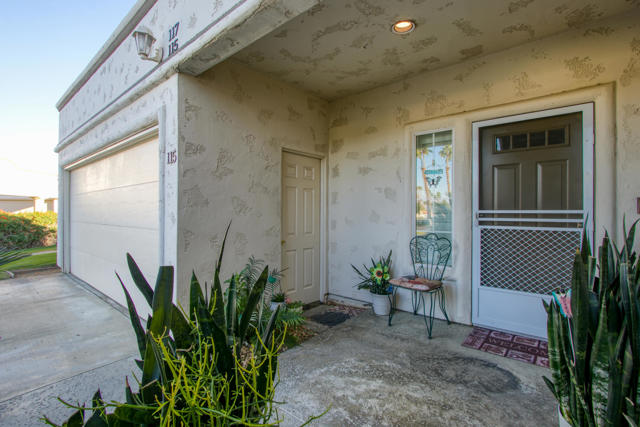 115 Desert Falls Dr. East E Drive, Palm Desert CA: https://media.crmls.org/mediaz/3a1fdb21-3bd0-4aea-8eaa-a9075740bee4.jpg