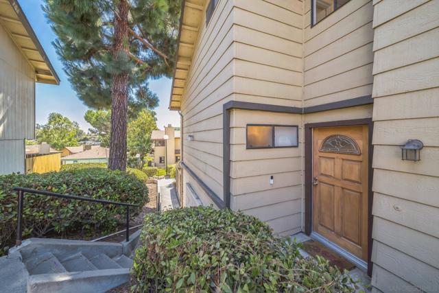 970 Marlin Dr, Vista CA: https://media.crmls.org/mediaz/3a202cef-e42c-4386-9d23-0c9e215ec81d.jpg