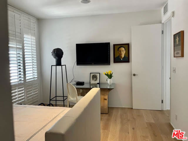 9033 VISTA GRANDE Street, West Hollywood CA: https://media.crmls.org/mediaz/3a20f7b7-2c4b-4dc7-8c27-c39b62fc1174.jpg