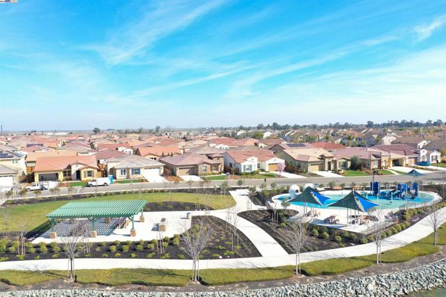 5618 Arcadia Cir, Discovery Bay CA: https://media.crmls.org/mediaz/3a212883-6050-47dd-9283-4095c892a94d.jpg