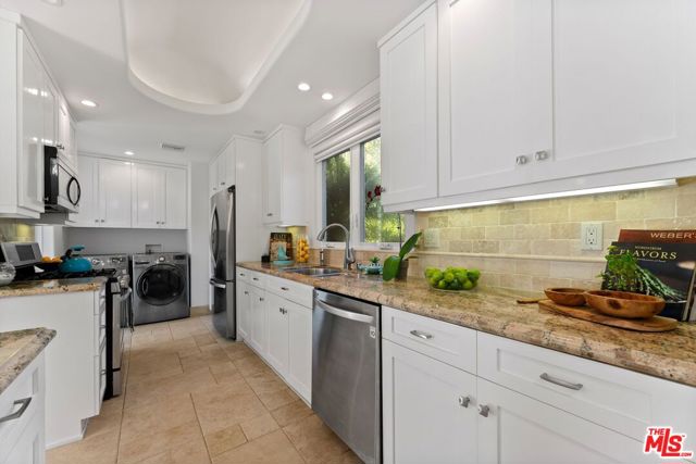 3251 Stewart Avenue, Los Angeles CA: https://media.crmls.org/mediaz/3a21451a-33de-41e2-a559-426d7d7a9717.jpg