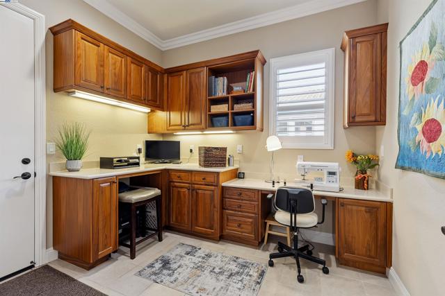 1748 Veneto Ln, Brentwood CA: https://media.crmls.org/mediaz/3a215119-1bbb-4723-abce-08e4c9a1c342.jpg