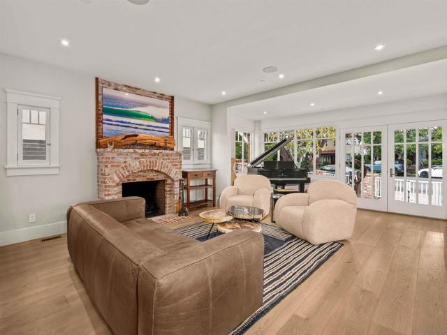 1027 G Ave, Coronado CA: https://media.crmls.org/mediaz/3a2188c8-84af-4ebf-b86e-55db711aa365.jpg