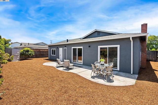14272 Santiago Rd, San Leandro CA: https://media.crmls.org/mediaz/3a21c745-09d4-4aa1-b003-eb6369c57cb2.jpg