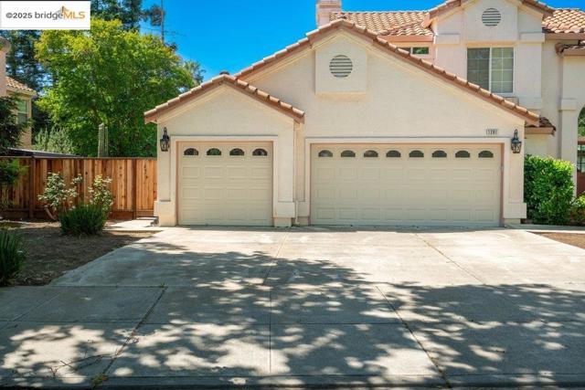 1281 Sea Vista Dr, Brentwood CA: https://media.crmls.org/mediaz/3a21e632-1bee-4c44-b09e-4b0263f42536.jpg