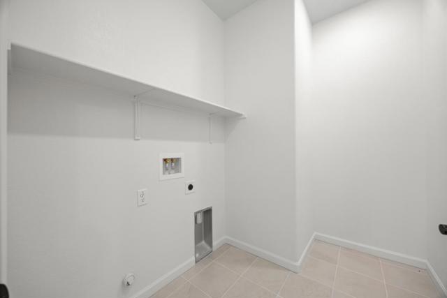 1911 Hydrangea Dr, Hollister CA: https://media.crmls.org/mediaz/3a221521-08f4-4417-a72f-e25fd41f16f1.jpg