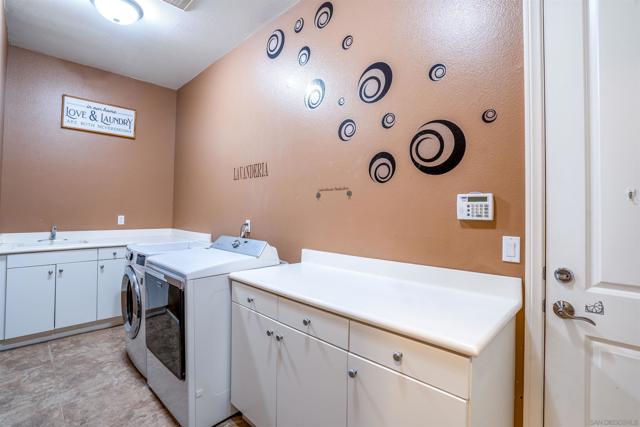 1052 Mountain Ash Ave, Chula Vista CA: https://media.crmls.org/mediaz/3a223604-9160-473c-8f88-8a720f5f5b1e.jpg