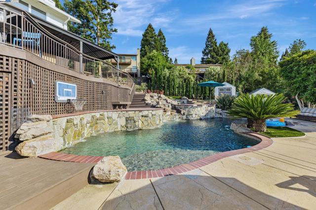 324 Merrilee Place, Danville CA: https://media.crmls.org/mediaz/3a22548f-ceb2-49b7-872a-48bccc2943ed.jpg