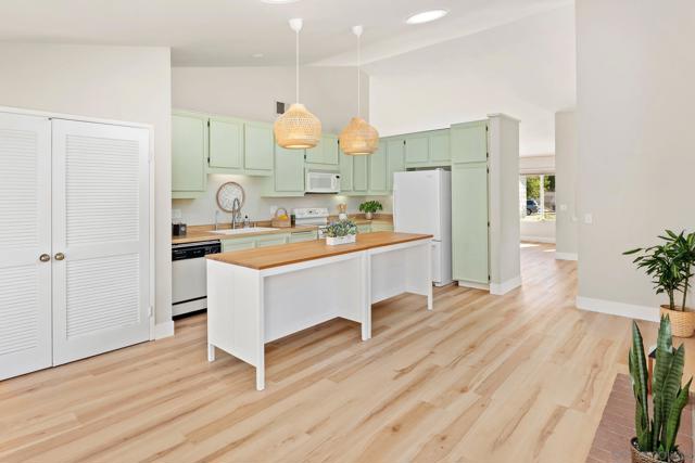18197 Valladares Drive, San Diego CA: https://media.crmls.org/mediaz/3a226632-7e46-454c-a860-655ebf70649e.jpg