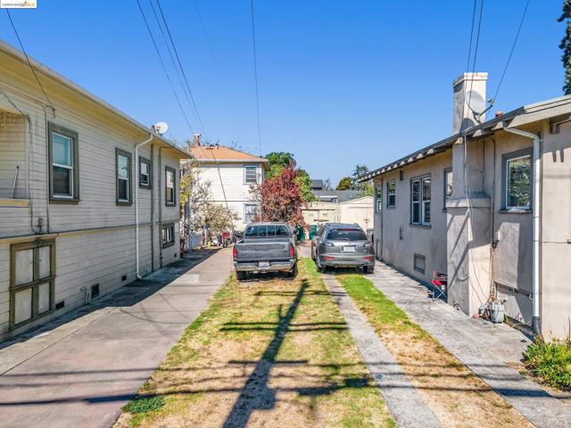 1028 61St St, Oakland, California 94608, ,Multi-Family,For Sale,61St St,41076790