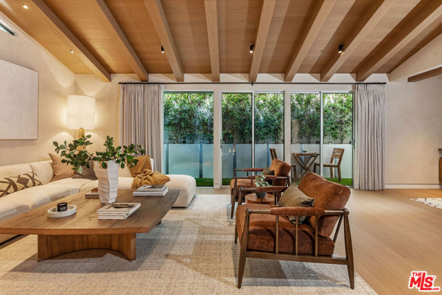 365 Norcroft Avenue, Los Angeles CA: https://media.crmls.org/mediaz/3a2298c6-9100-4a76-960a-8d32001f9a00.jpg