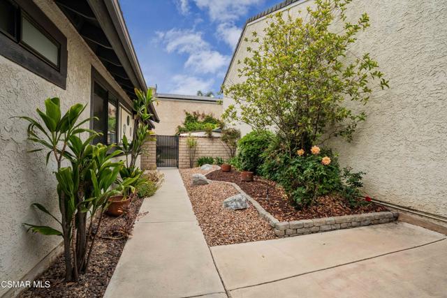 2025 Penngrove Street, Simi Valley CA: https://media.crmls.org/mediaz/3a22ee67-fae1-4663-b14b-1f2c01188034.jpg