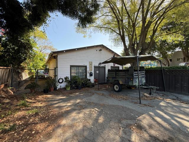 1879 Woodland Avenue, East Palo Alto CA: https://media.crmls.org/mediaz/3a231d2d-80cc-4441-bb0c-4cad39021034.jpg