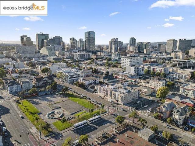 160 9Th St, Oakland CA: https://media.crmls.org/mediaz/3a237ea0-a6c6-4337-b721-71b1a65a739a.jpg