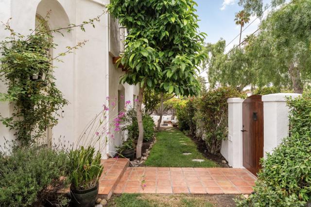 Detail Gallery Image 7 of 47 For 654 Bonair Pl, La Jolla,  CA 92037 - 5 Beds | 4 Baths