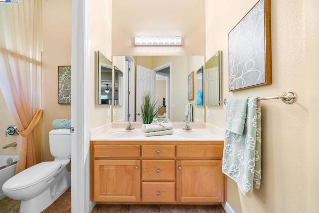 444 Cabonia Ct, Pleasanton CA: https://media.crmls.org/mediaz/3a2498a4-3487-4220-957c-d3bf2e950394.jpg