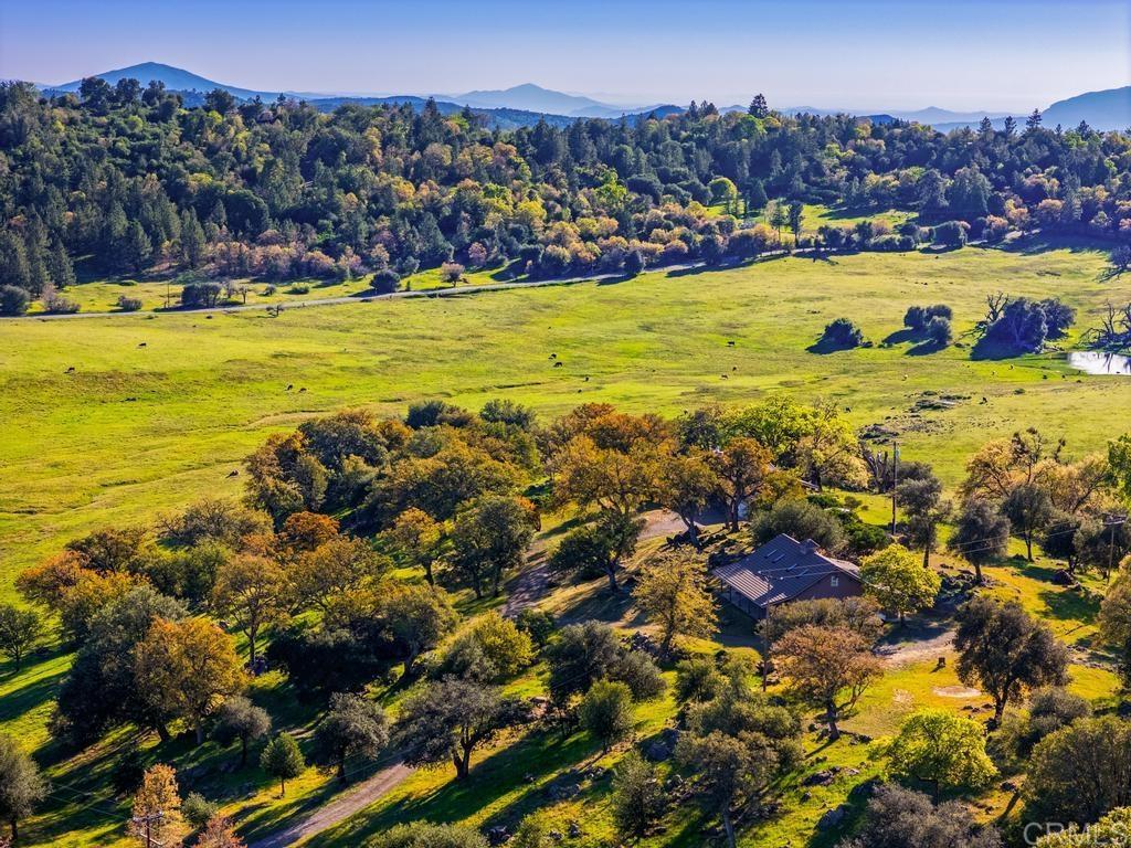 https://media.crmls.org/mediaz/3a24a455-00b4-425a-b36b-9ab13ff5af62.jpg?preset=X-Large