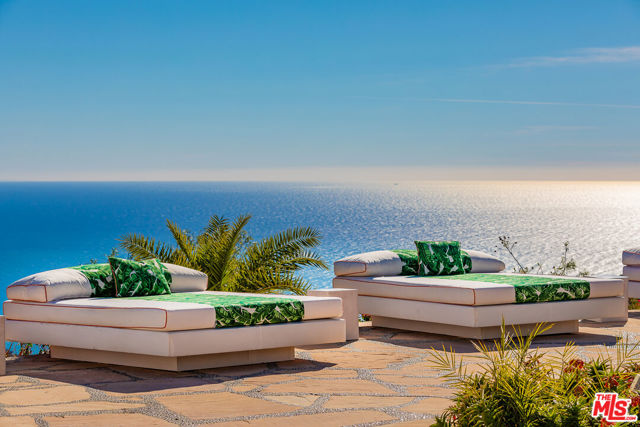 10502 Yellow Hill Road, Malibu CA: https://media.crmls.org/mediaz/3a255b82-34aa-4e5e-b83a-1f8f43c9033b.jpg
