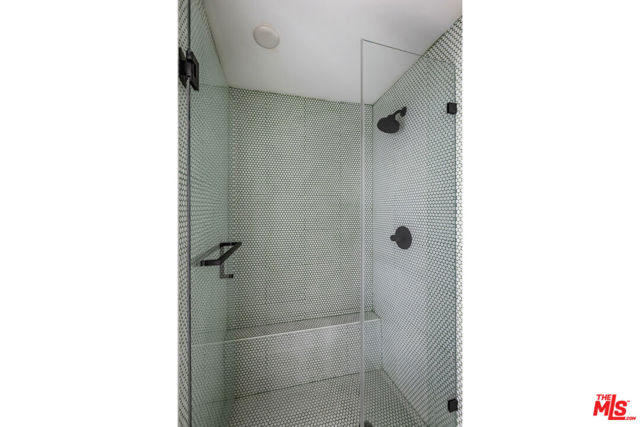 3831 Fernwood Avenue, Los Angeles CA: https://media.crmls.org/mediaz/3a256488-eb53-4240-a4f6-d7b938d8b5dd.jpg
