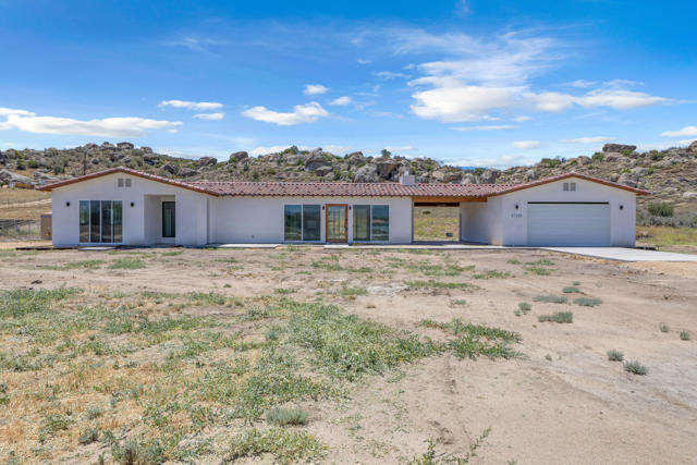 41265 Lakeshore Boulevard, Aguanga CA: https://media.crmls.org/mediaz/3a259711-5646-4ddc-a5f6-a83cd76a8f05.jpg
