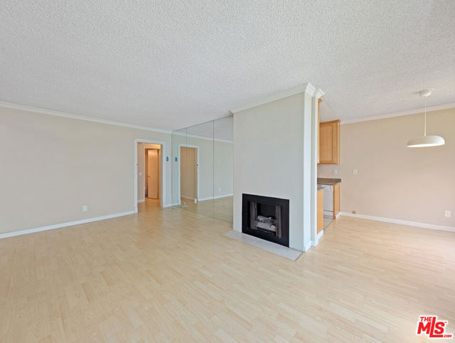 1538 11th Street, Santa Monica CA: https://media.crmls.org/mediaz/3a2696e0-0be7-473b-9c7f-cd1ac507ffa9.jpg