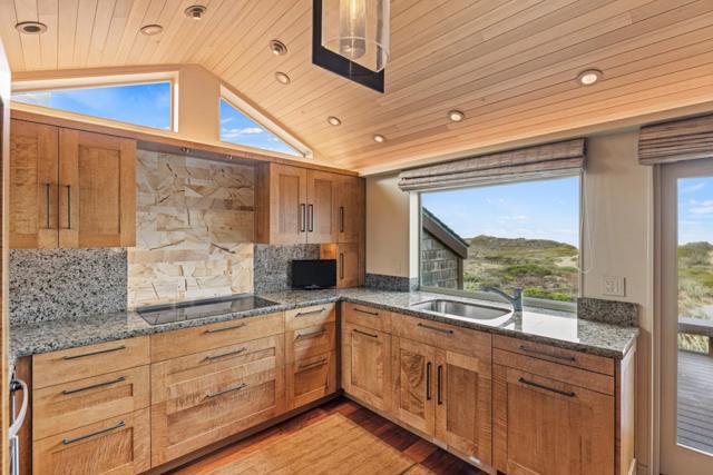 188 Monterey Dunes Way, Moss Landing CA: https://media.crmls.org/mediaz/3a26a5d7-454e-4f13-ba91-536d855e90b2.jpg