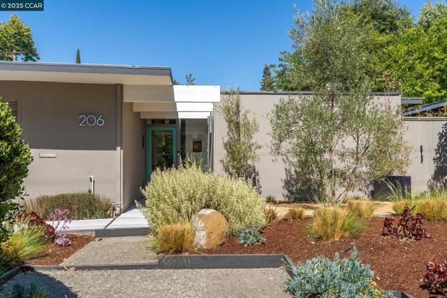 206 Santa Fe Dr, Walnut Creek CA: https://media.crmls.org/mediaz/3a27286a-3813-44cc-8e73-dc3e97e0d282.jpg