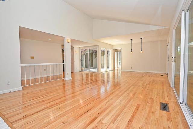 727 Paradise Valley Ct, Danville CA: https://media.crmls.org/mediaz/3a274dab-689e-432a-b5c1-4902369ffc32.jpg