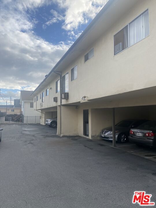 6836 Radford Avenue photo 3