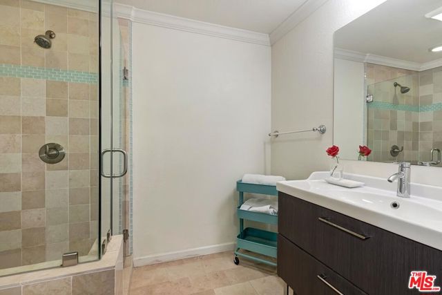 4219 Saugus Avenue, Sherman Oaks CA: https://media.crmls.org/mediaz/3a278abf-e96a-4d8a-b7db-a43353aced32.jpg