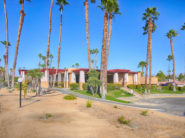 7529 Regency Drive, Palm Springs CA: https://media.crmls.org/mediaz/3a27d1db-7064-4296-8408-893b8b2d87aa.jpg