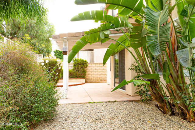 3063 Espana Lane, Thousand Oaks CA: https://media.crmls.org/mediaz/3a27e41d-76b9-48ea-8234-9e16dfe14806.jpg