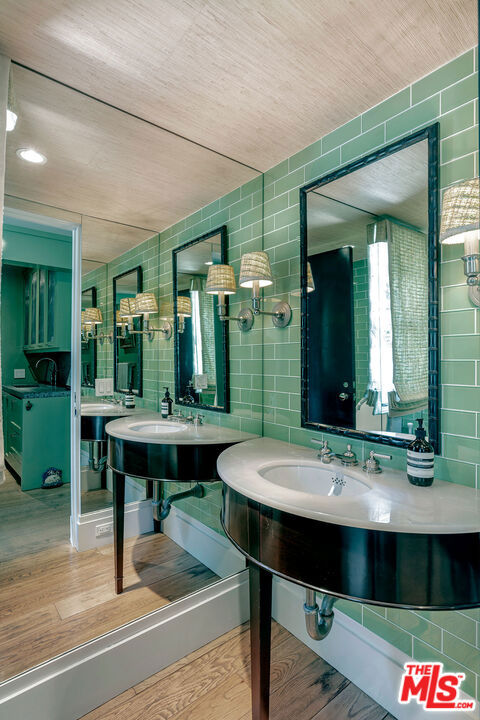 271 Amalfi Drive, Santa Monica CA: https://media.crmls.org/mediaz/3a288a52-5103-448b-b27e-1c79ffdcb047.jpg
