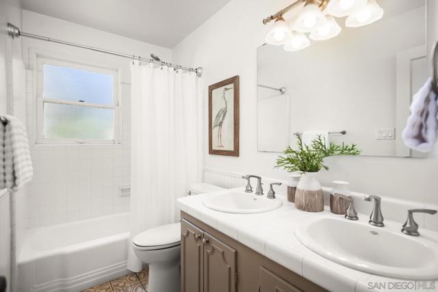 241 243 F Avenue, Coronado CA: https://media.crmls.org/mediaz/3a2922b7-d869-47fd-8e66-e39a2f3b30df.jpg