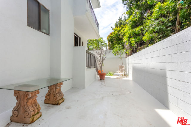 9033 Vista Grande Street, West Hollywood CA: https://media.crmls.org/mediaz/3a2967c3-3244-40a4-bc0e-1a6365f2482d.jpg