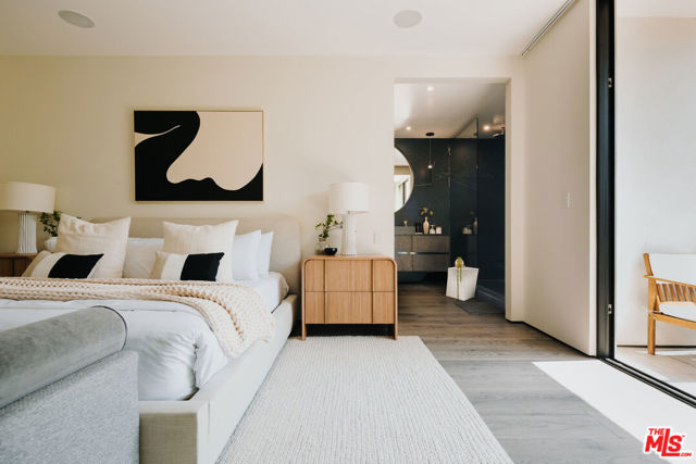 515 N Harper Avenue, Los Angeles CA: https://media.crmls.org/mediaz/3a2a175e-e48e-43a0-959b-7c0810aeabff.jpg