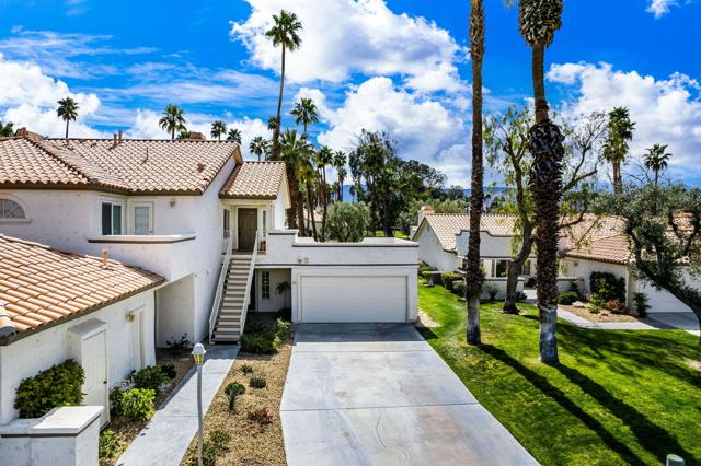 131 Desert Falls Circle, Palm Desert CA: https://media.crmls.org/mediaz/3a2a5ec6-59a8-426c-88aa-e1946392fa7c.jpg