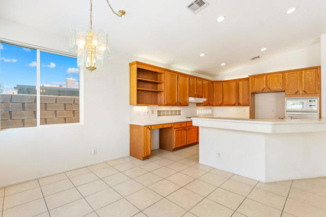 79528 Morning Glory Court, La Quinta CA: https://media.crmls.org/mediaz/3a2a6b22-d192-42e8-950b-70e08b963b8e.jpg