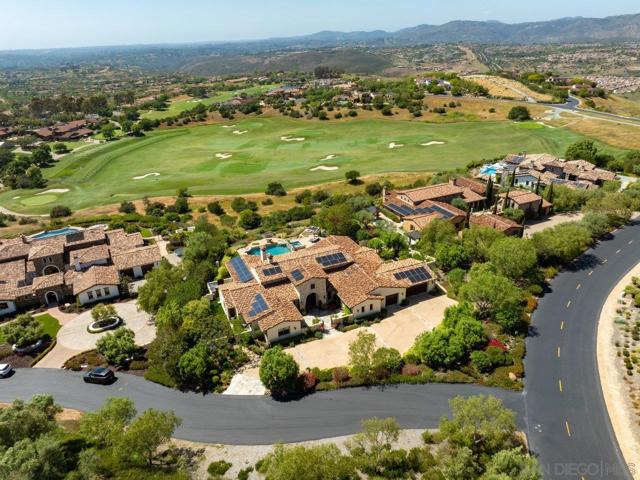 8411 Run Of The Knolls, San Diego CA: https://media.crmls.org/mediaz/3a2b6202-8fcb-4707-87d1-bcb94903487c.jpg