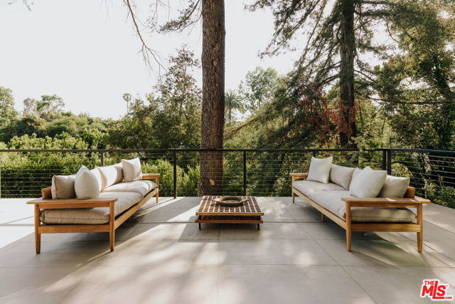 260 S Canyon View Drive, Los Angeles CA: https://media.crmls.org/mediaz/3a2b62a8-466b-407a-8e0b-034ea9158800.jpg