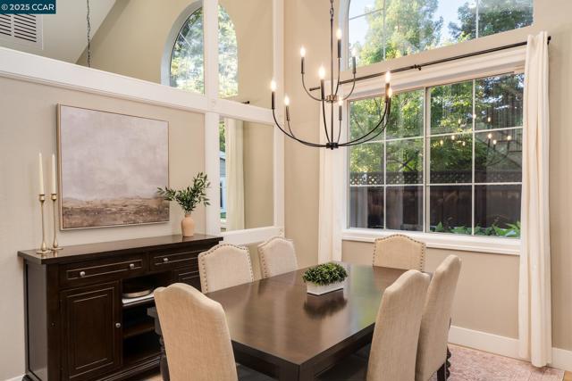 200 Hat Creek Ct, San Ramon CA: https://media.crmls.org/mediaz/3a2b6462-d7e8-4b9a-bea6-c4057da8b23a.jpg