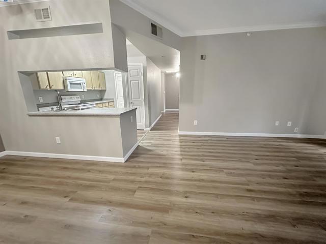 701 Gibson Dr, Roseville CA: https://media.crmls.org/mediaz/3a2bb269-f94d-48e0-9486-983062e3beb1.jpg