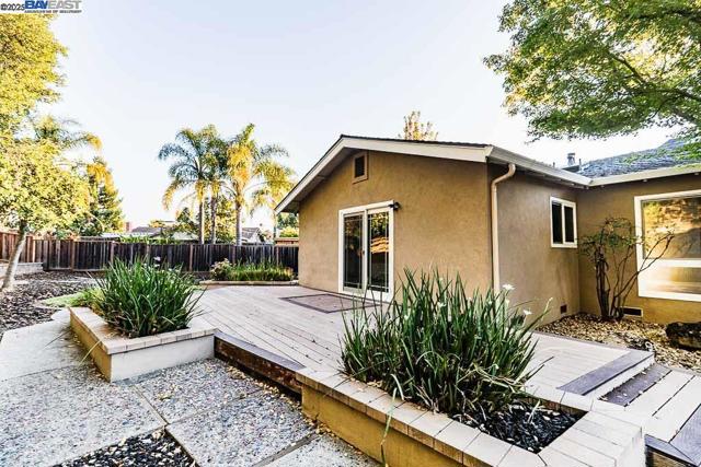 7897 Meadowbrook Court, Pleasanton CA: https://media.crmls.org/mediaz/3a2bd331-3e0e-4ef9-88db-2ff16156d9ff.jpg