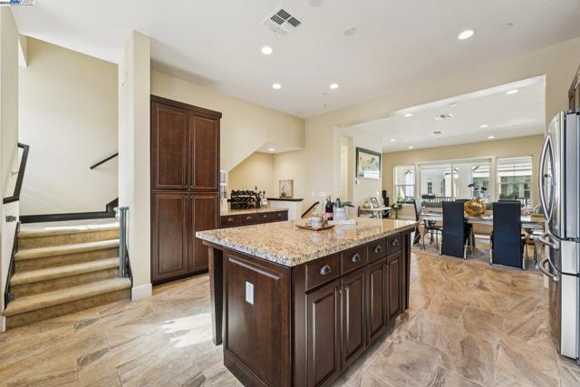 7213 Calistoga Ln, Dublin CA: https://media.crmls.org/mediaz/3a2c08d6-d5ff-45f7-8209-1d1f89c37f2e.jpg