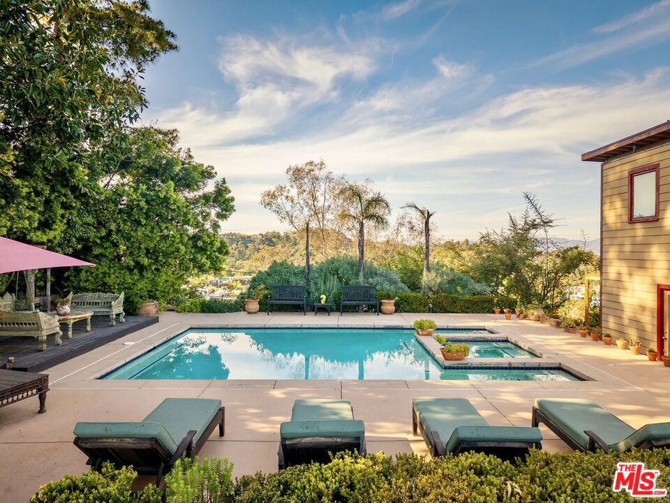 8926 Crescent Drive