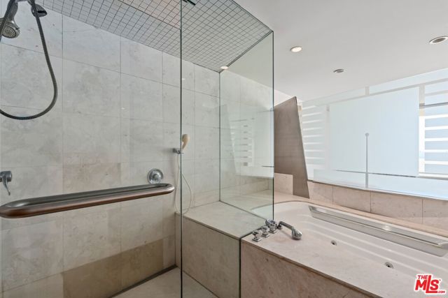 6 Eastwind Street, Marina del Rey CA: https://media.crmls.org/mediaz/3a2ce973-b859-4196-9ec2-47c6da688fc4.jpg